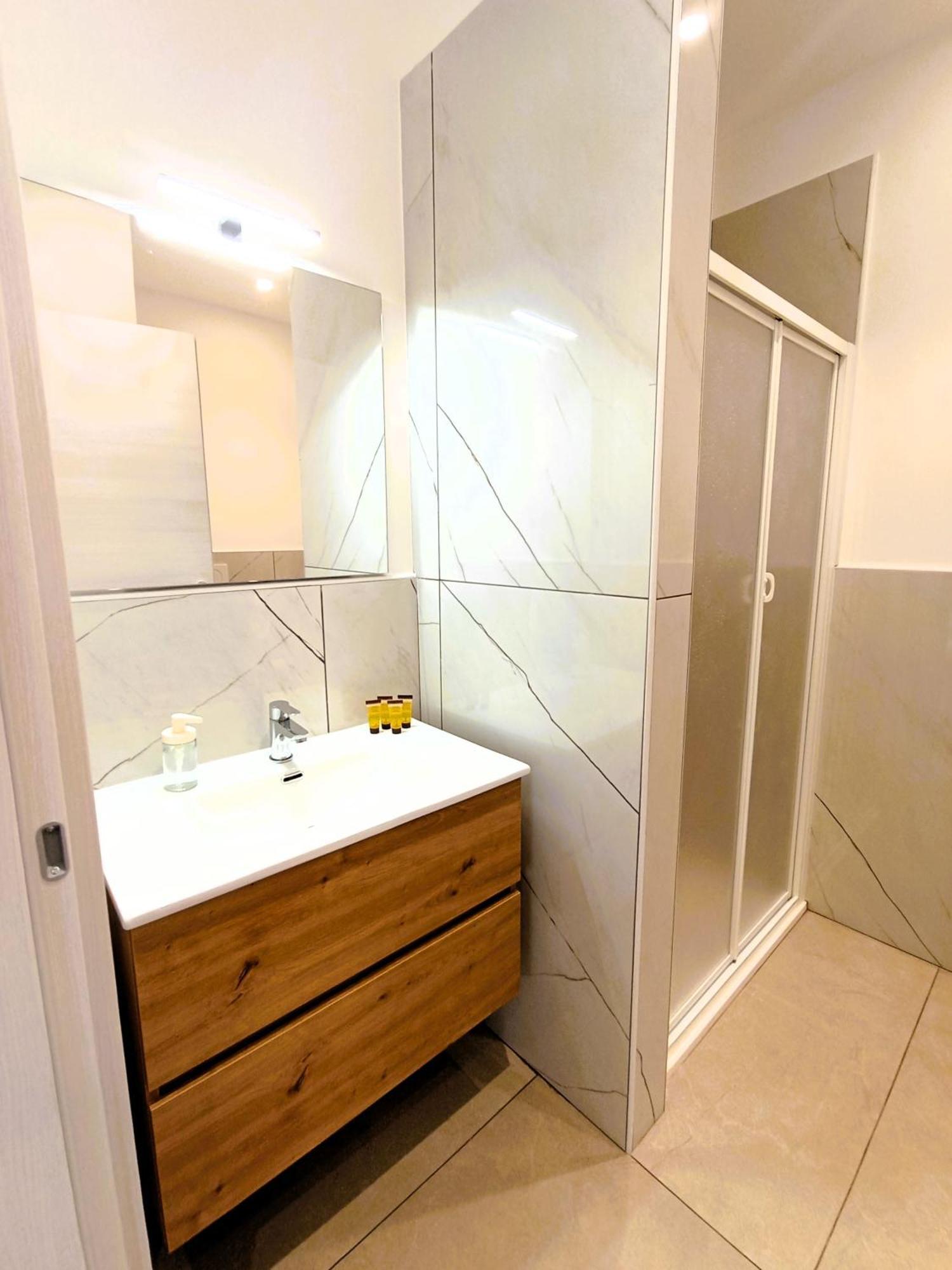 Mile Rooms Bari Esterno foto